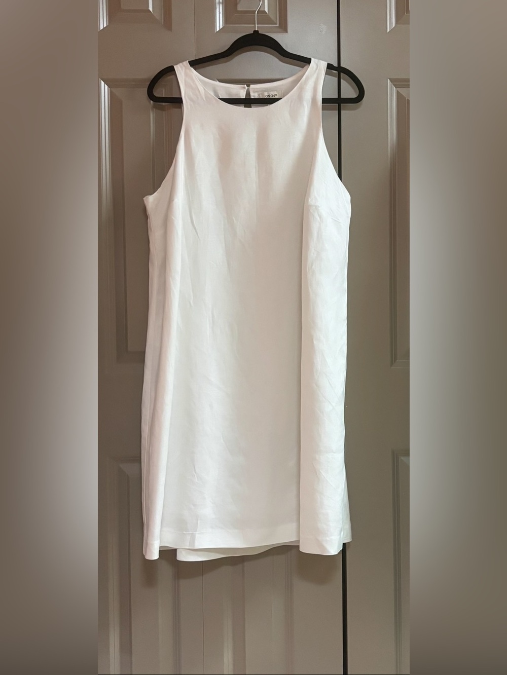Classic White Sleeveless Linen Shift Dress - Elegant Minimalist Style